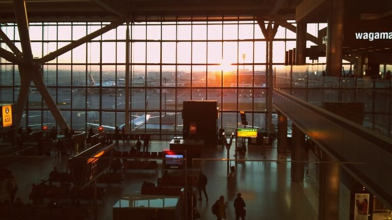 Aeroportul din Londra a fost închis temporar din cauza dronei