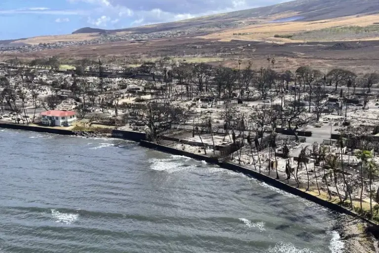 Peste 1.000 de oameni dispăruți în urma incendiilor din Hawaii
