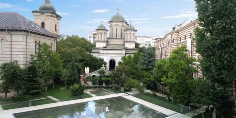 Bucureștenii merg în pelerinaj la Mânăstirea Radu Vodă! Se închină la Moaștele Sfântului Nectarie!