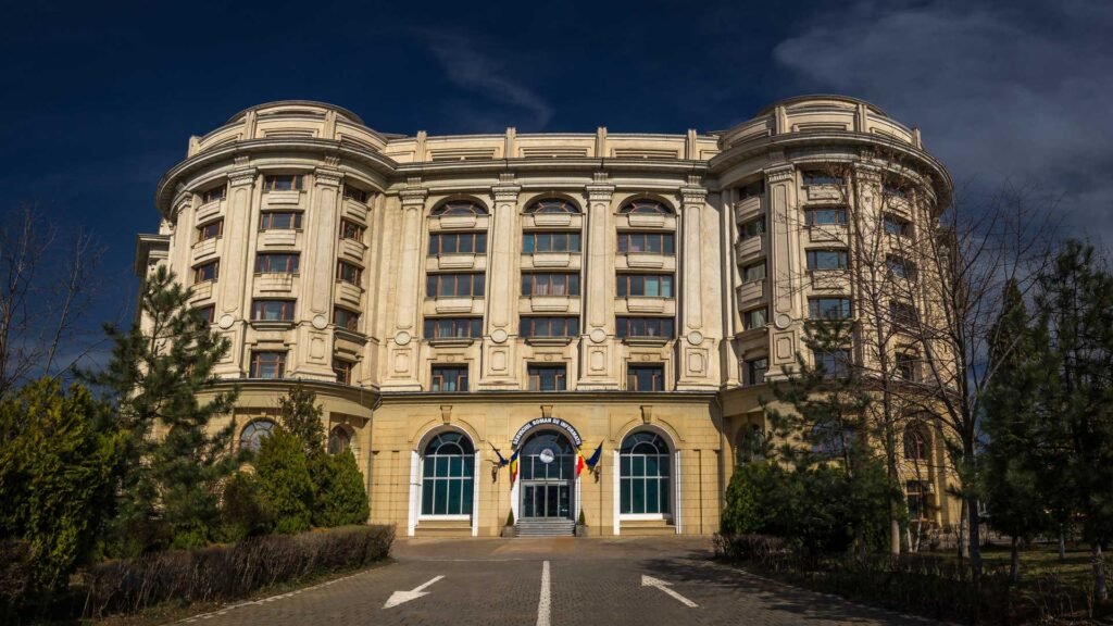 Colonel SRI condamnat pentru deținere fără drept de documente clasificate! Cui le-ar fi divulgat?