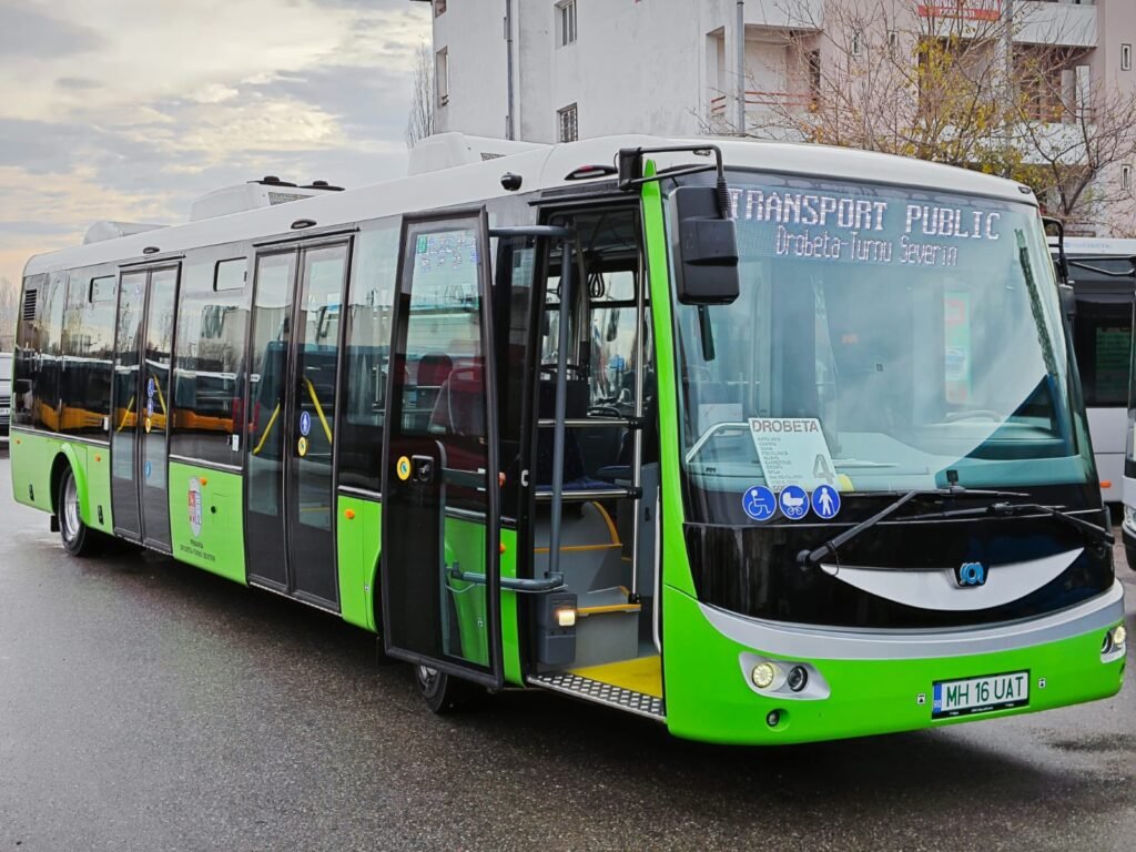 De 1 decembrie, la Drobeta Turnu Severin, au început să circule autobuze electrice