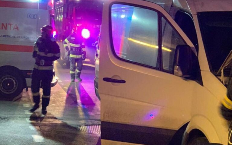 6 victime la Arad, după un accident al unui microbuz!
