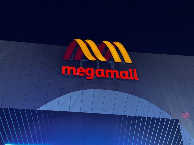 Accident la Mega Mall din Sectorul 2!