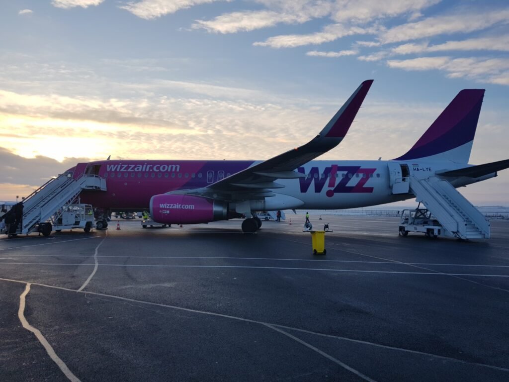 Incindent la bordul unui avion WizzAir la București!