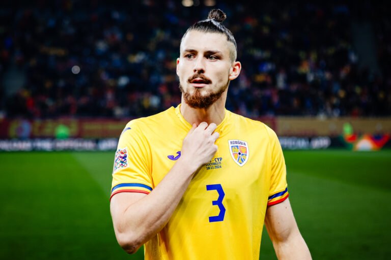 Radu Drăgușin, marele absent din România vs. Bosnia! Fundașul i-a vizitat pe tricolori înainte de meci