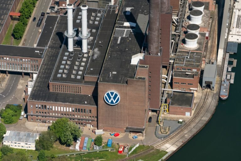 Volkswagen, din nou în frunte! Europenii au ales marca germană cu peste 1,3 milioane de mașini înmatriculate în 2025
