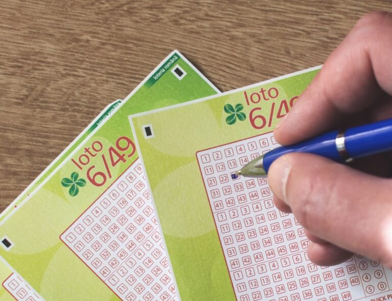 Premiu LOTO 4 septembrie 2025: Peste 5,98 milioane € la Joker și 5,25 milioane € la 6/49! Ți-ai încercat norocul azi?