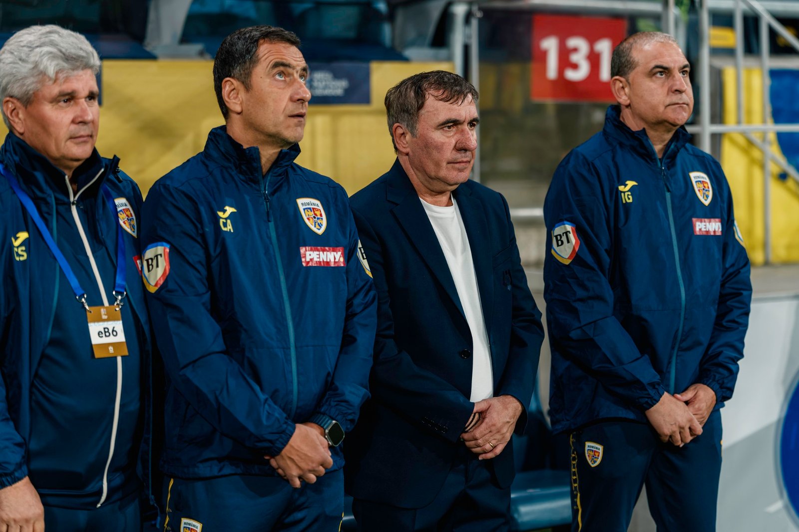 Gheorghe Hagi rămâne selecționerul României după înfrângerile cu Suedia și Bosnia
